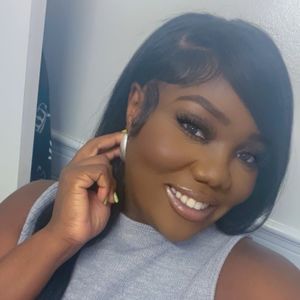 Meet your Posher, Janique